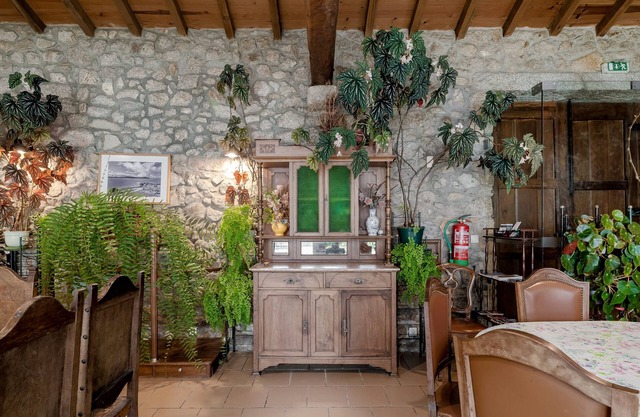 Room 'Casa Do Caldas - Quarto 2' with Shared Pool, Shared Terrace and Wi-Fi