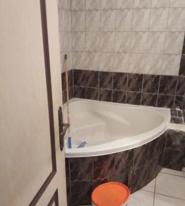 Room chambre Zimmer in einer Wohnung