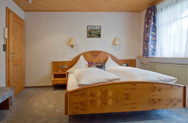 Room 'Doppelzimmer' with Shared Garden, Balcony and Wi-Fi