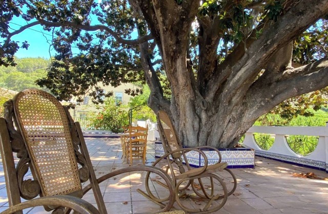 Room-magnolia Loft A Spacious, Authent