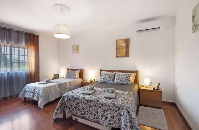 Room 'Quarto 1 2 3' with Mountain View, Wi-Fi and Air Conditioning