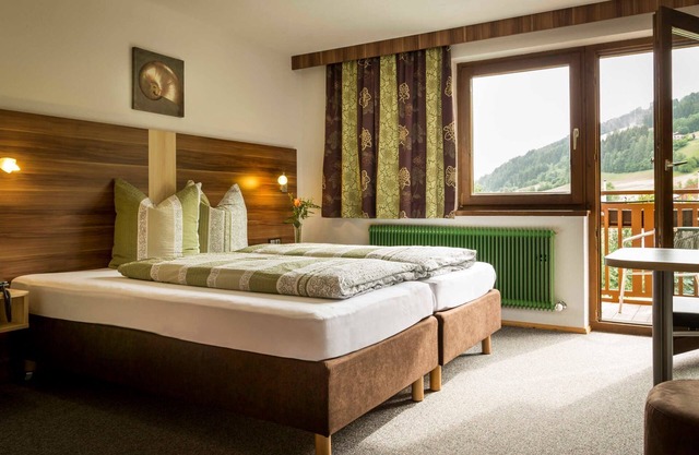 ROOMS with breakfast buffet - B & B Appartements GLUNGEZER in Tulfes near INNSBRUCK