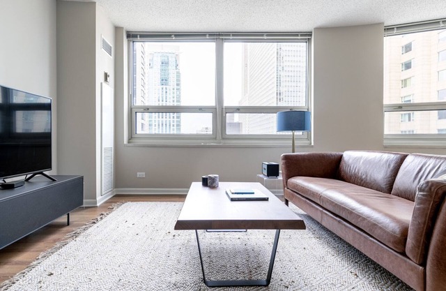Roomy River North 2BR w/Gym, Deck & Pool, walk to Mag Mile, by Blueground