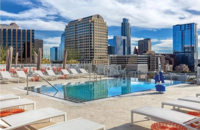 Roomy Studio at Austin Resort! Complete with Rooftop Pool, Fire Pit, and More!