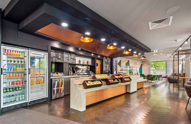 Roomzzz London Stratford