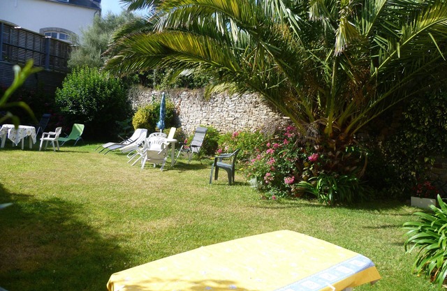 ROSCOFF beach-thalasso 300m APPART with garden from 30 €/night garden
