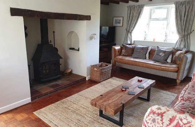 Rose Cottage, Burley, New Forest National Park - dog friendly,EV point,sleeps 10