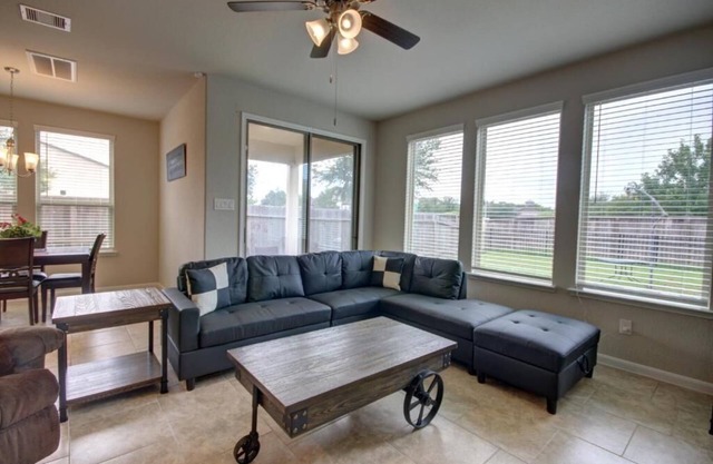 Roseberg/Suglarland 3-BR - Extended Stay 30 days