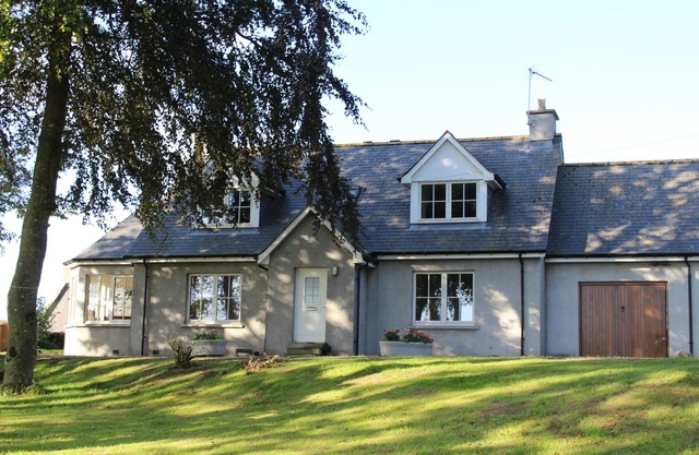 Roualeyn Cottage - A Beautiful Country Cottage, over looking the Deveron Valley