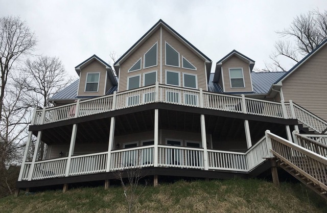 Rough River Lake House conveniently located by Axtel Marina and Nicks Boat Dock