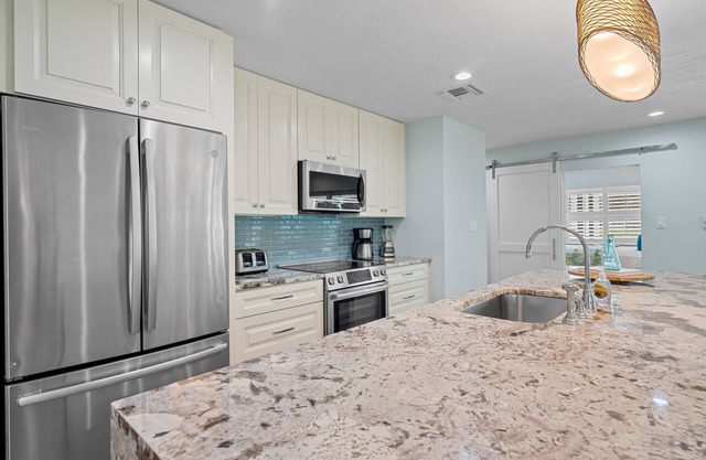 Rovigo Vacation Rental: Spacious Retreat with Panoramic Lake Views in Kings Lake. 4-BR, 4-Bathroom Home with Private Pool, just 3.4 Miles from the Vibrant Fifth Avenue South and Naples Attractions
