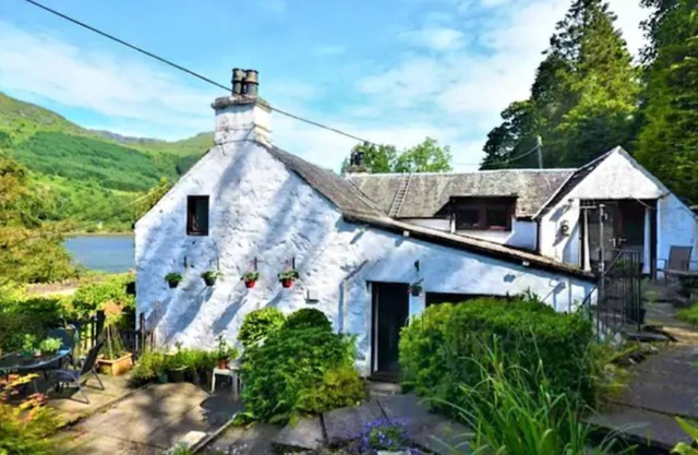 Rowantree Cottage - sleeps 11 guests in 5 bedrooms