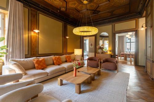 Royal and Luxurious Manor Apartments