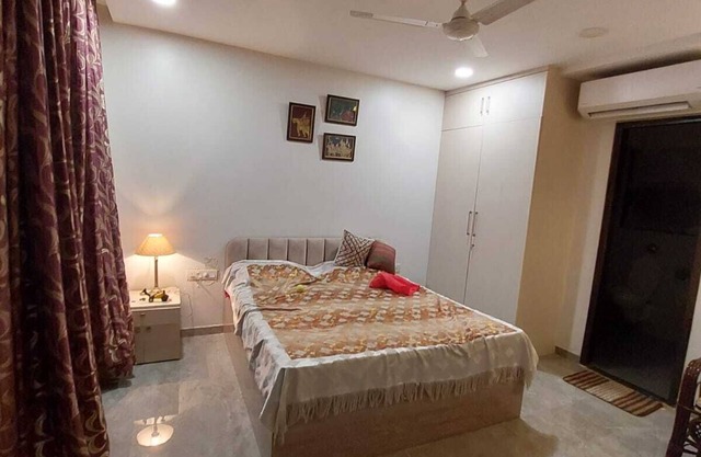 Royal Nest Premium - Amanora Park Town