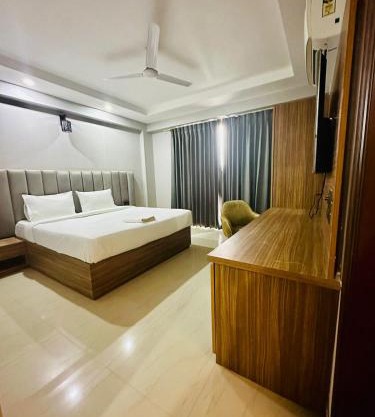 Royal residency by staykr rooms