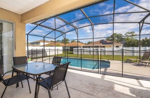 Ruby Reds Escape - Seven Bedroom House, Sleeps 15