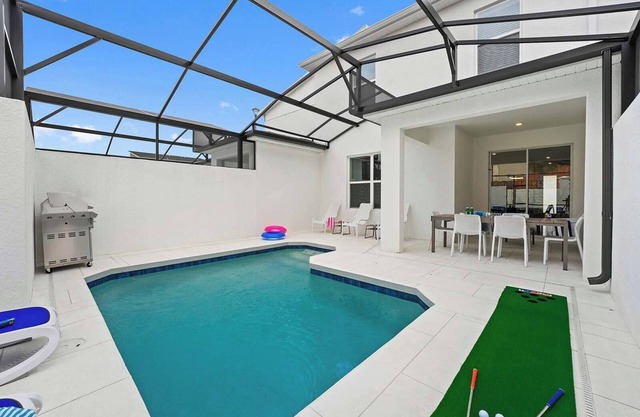 Ruby’s Retreat | Luxe suites, big PVT pool & patio - mins to Universal & airport