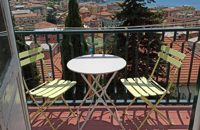 ruhige Wohnung in einem Wohngebiet,nur wenige Schritte vom Zentrum/Meer entfernt