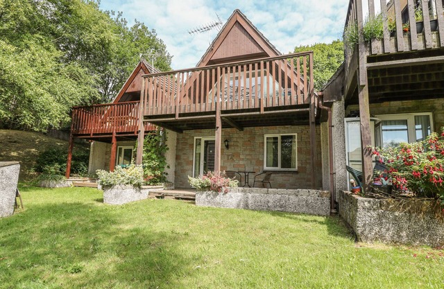 RUNNING WATERS, pet friendly, with pool in Callington
