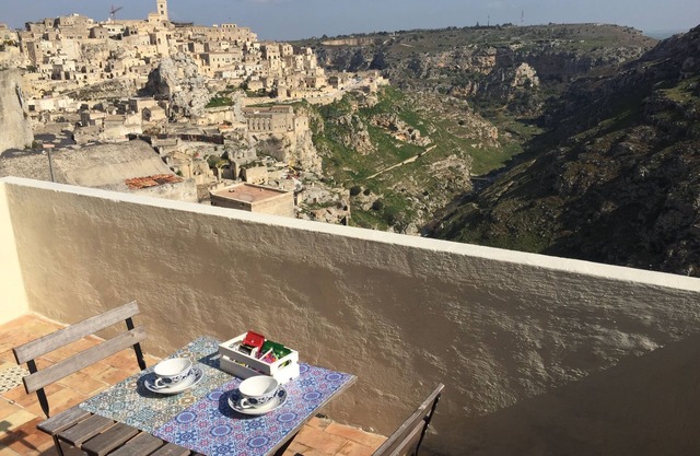RupeSuiSassi is a typical house of the Sassi of Matera with a splendid view.