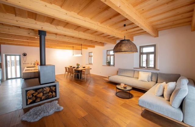 Rural Bliss: Rent a Homestead for the Perfect Escape from Everyday Hustle!