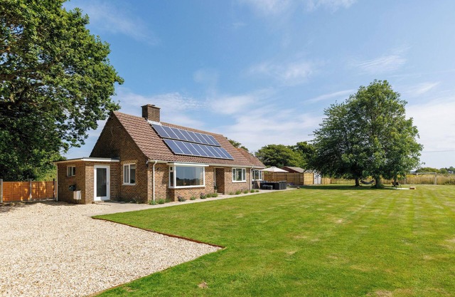 Rural Charm Meets Luxury | 3-Bed Cottage + Hot Tub