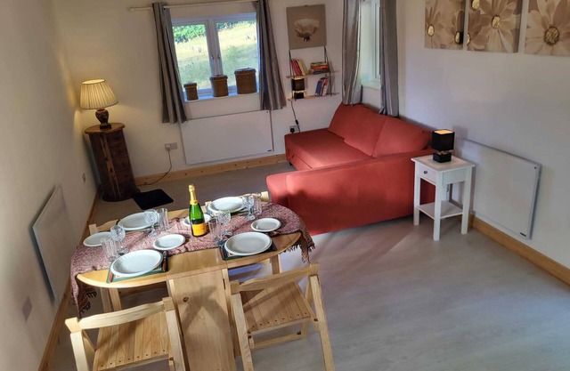 Rural Cottage| Stunning Views| with Free Parking| Quiet
