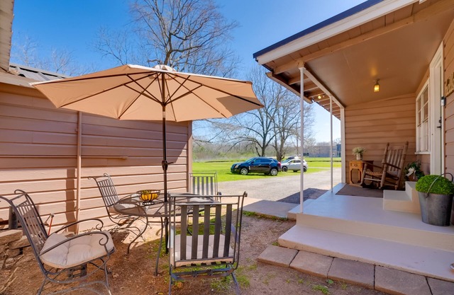 Rusk Retreat w/Fire Pit, Grill & Countryside View