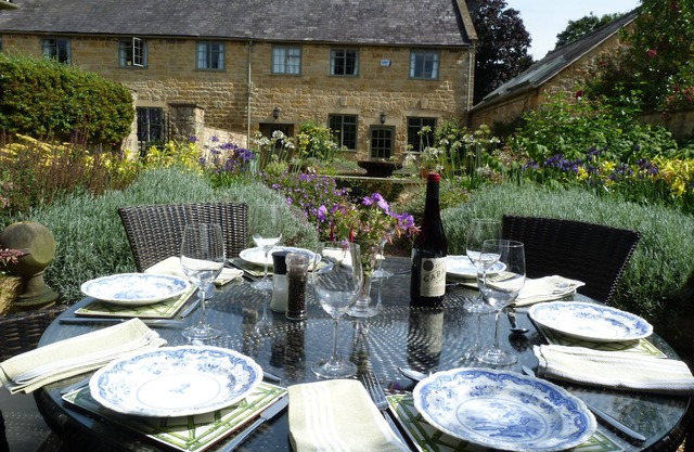 Russell Court Cottage Historic 18th-Century Cotswold Retreat in Central Broadway