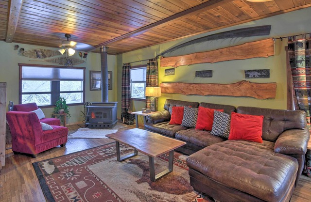 Rustic Anchorage Cabin Getaway w/ Game Room!