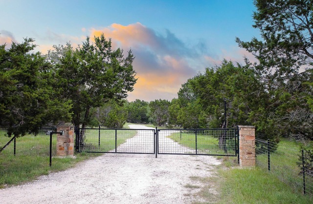 Rustic and Private 5 Acre with Cottage for 4 w/Hot Tub, Grill, Fire Pit + More!