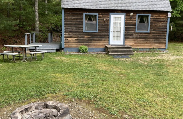 Rustic cabin, 1.5 miles to beach, sleeps four