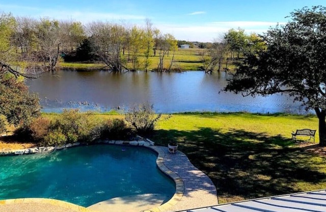 Rustic-Farmhouse Estate (6 Acres, Pool & Private Pond)
