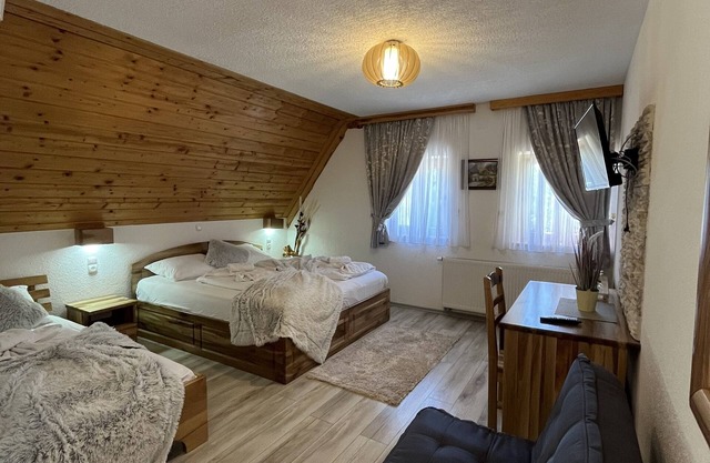 Rustic Inn River 2
