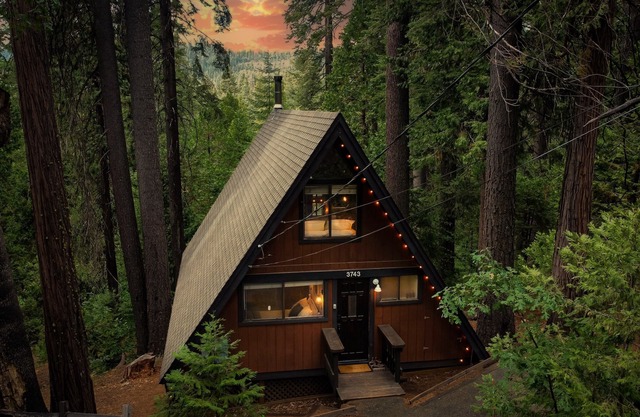Rustic Lofted A-frame+Spacious Deck+Great Views+Central Heat+Wood Stove