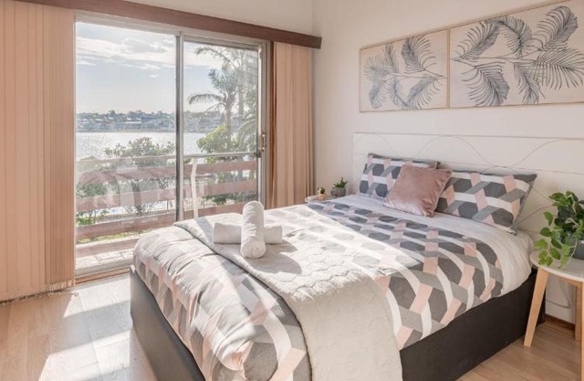 Rustic Private Room in Waterfront Beach Retreat 6 - SHAREHOUSE