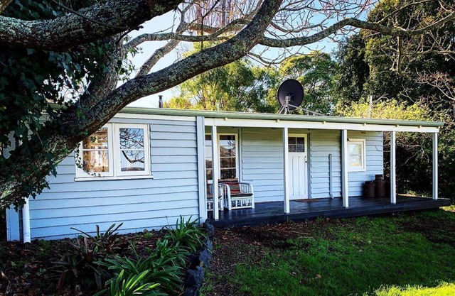 Rustic, restored cottage on secluded 24 acres overlooking Balingup.