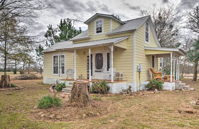 Rustic Rockdale Home on 100 Acres: Near City Park!