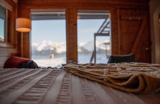 Rustic Roots Seaside Cardinal Cabin