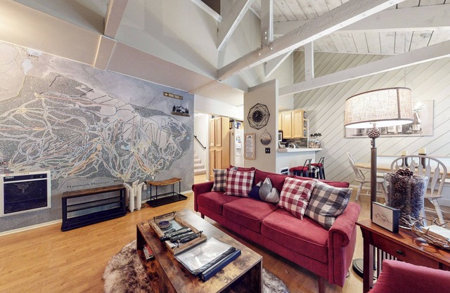 Rustic & Spacious Mountain Cabin, Private Washer/Dryer, Secluded & Quiet