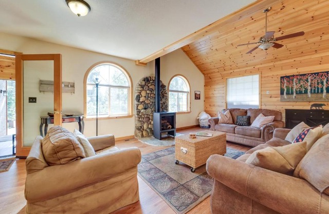 Rustic Truckee Cabin Retreat with Community Pool!