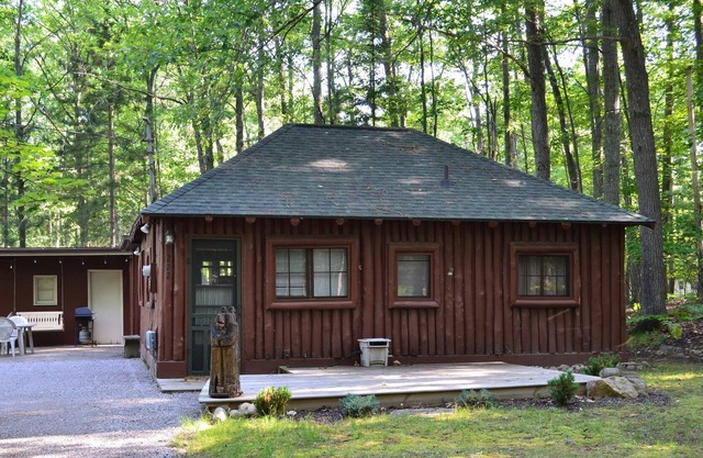 Rustic Up North Cabin very close to Higgins Lake