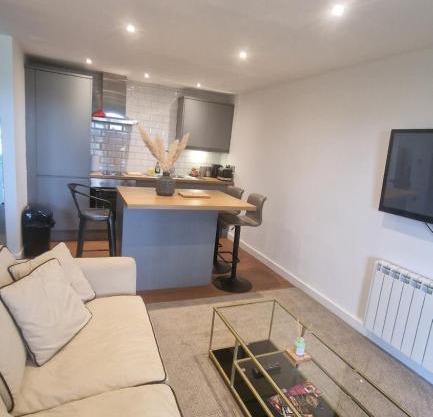 Rutland Point apartment Perfect for contractors plenty of parking