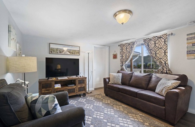 S2 - Cowabunga @ Surf Inn - 2 Bed 2 Bath