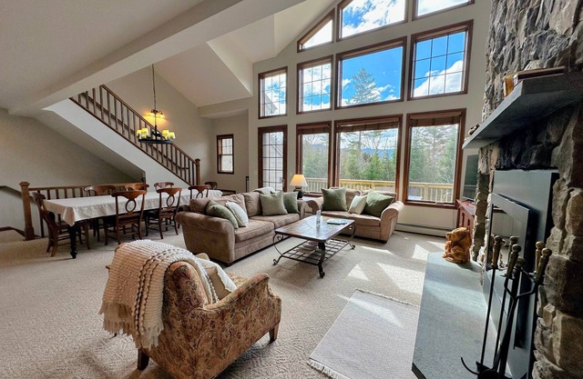 S8 Gorgeous Stone Hill Townhome in Bretton Woods. Great views, AC, huge kitchen, fireplace!