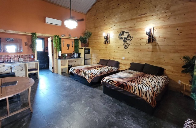 Safari Cabana at Tipsy Toad Retreat