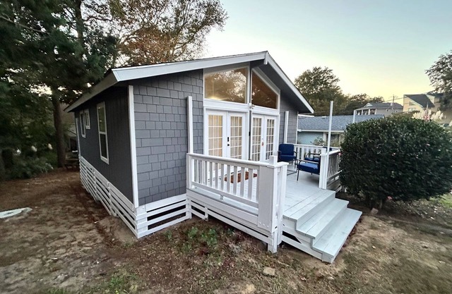 Sail Cove - Charming Colington Cottage - Pet Friendly- Community Pool!