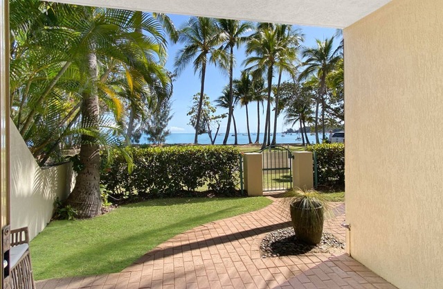 Sails on Horseshoe Apartment 6 - Couple's Beach Getaway