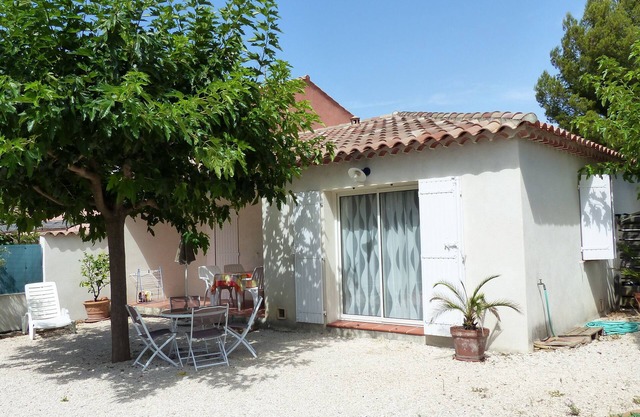 SAINT-CYR-SUR-MER/LES LECQUES (250m beach) - T2 for 4 people