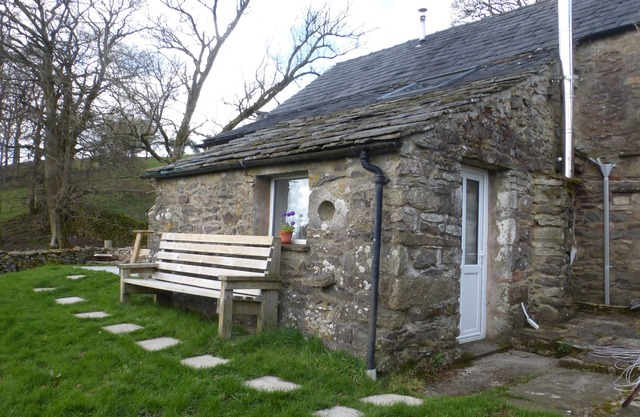 SALLY END, pet friendly, character holiday cottage in Ravenstonedale